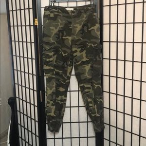 Camo Highwaisted Joggers